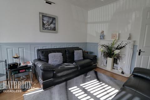 33 Barnardiston Road, Sheffield, S9 4RW