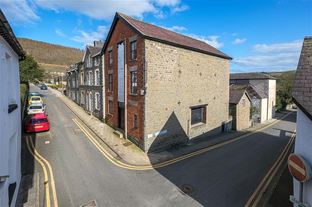 Church Street, Knighton, Powys, LD7 1AG 6 bed semidetached house £
