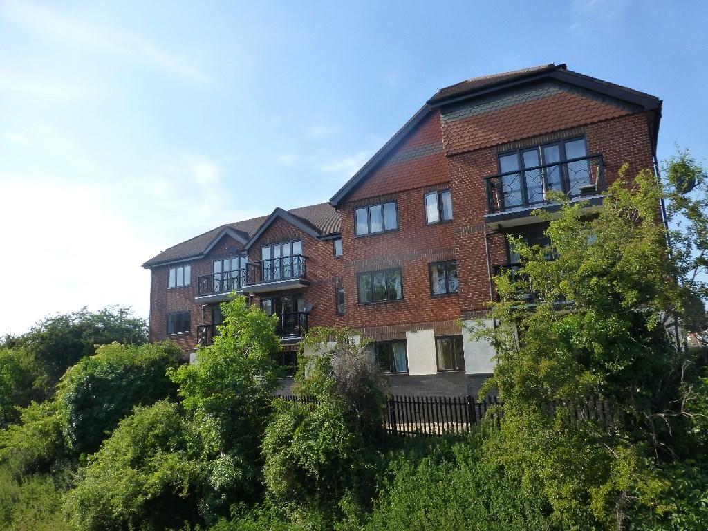 25 Devere Court, Clopton Road, StratforduponAvon CV37 6SH 2 bed