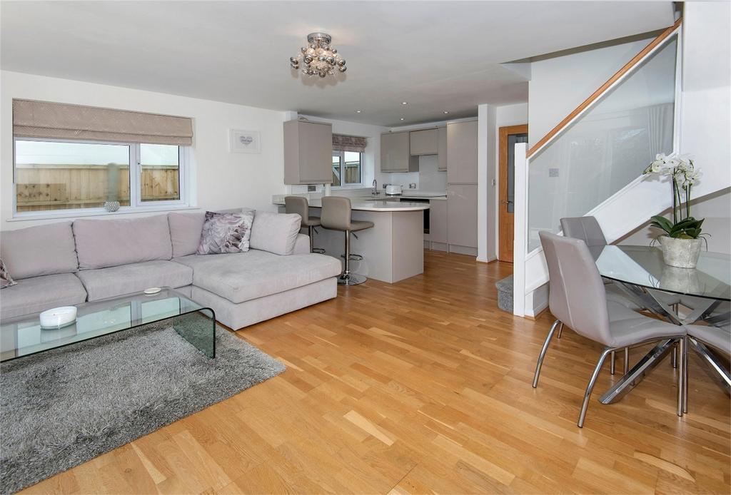 Morris Avenue, Studd Hill, Herne Bay... 3 bed semidetached bungalow