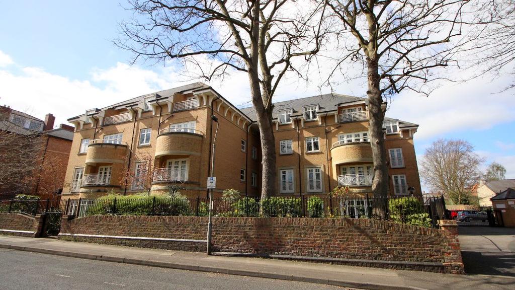 Grosvenor House, Grosvenor Terrace, York 2 bed flat £975 pcm (£225 pw)