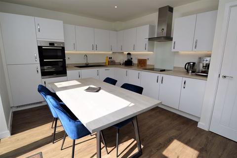 3 Blackcap Avenue, Yatton, Bristol, BS49 4FL