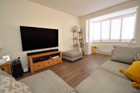 3 Blackcap Avenue, Yatton, Bristol, BS49 4FL