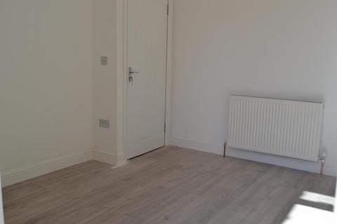 2 bedroom flat to rent, Trevelyan Road, Tooting, SW17 9LW