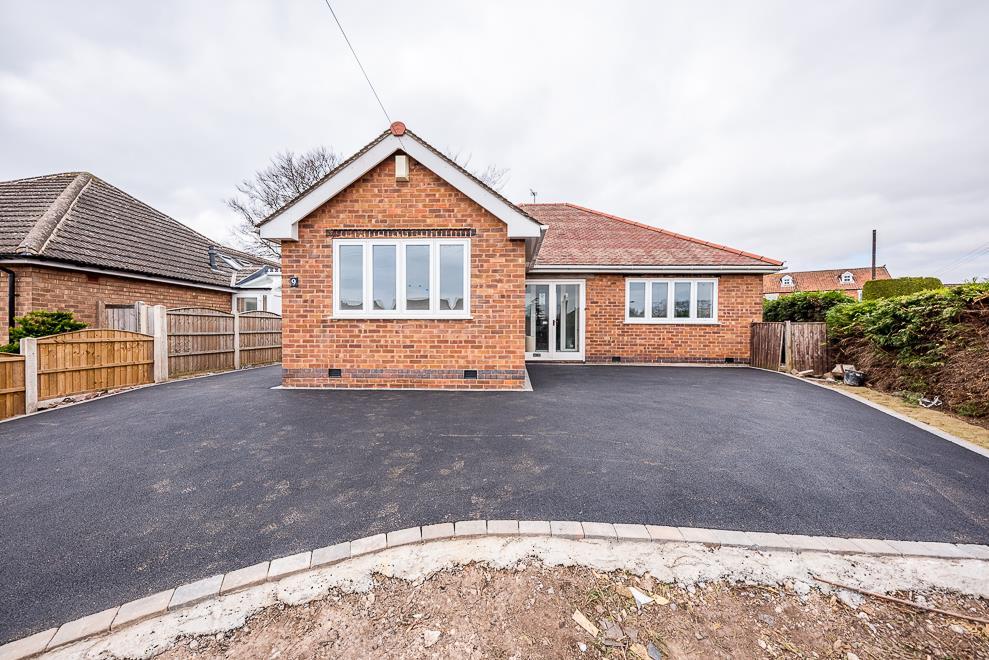 Willow Lane, Gedling, Nottingham NG4 3 bed detached bungalow £375,000