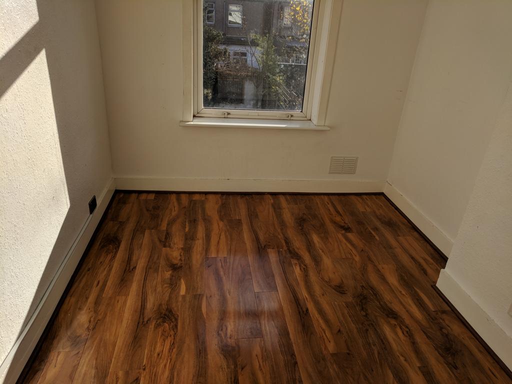 Ilford, Essex, IG1 3 bed end of terrace house £1,650 pcm (£381 pw)