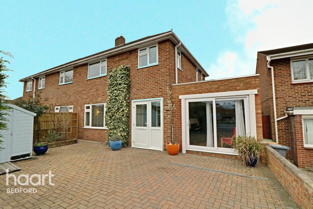 Haylands Way, Bedford 3 bed semidetached house £350,000