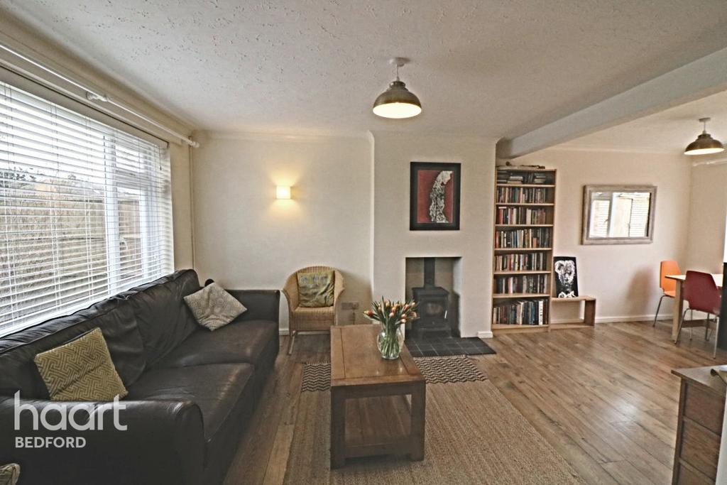 Haylands Way, Bedford 3 bed semidetached house £350,000