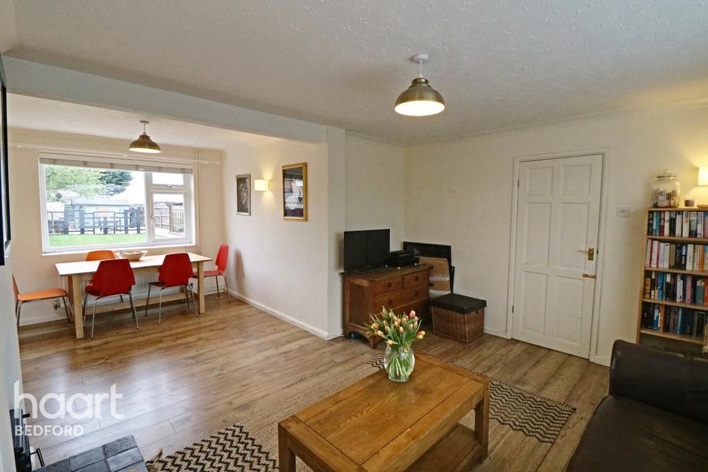 Haylands Way, Bedford 3 bed semidetached house £350,000