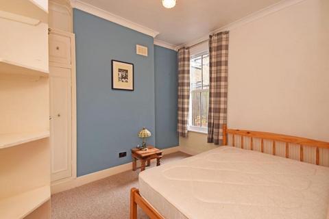 2 bedroom flat to rent, Brightwell Crescent, Tooting Broadway