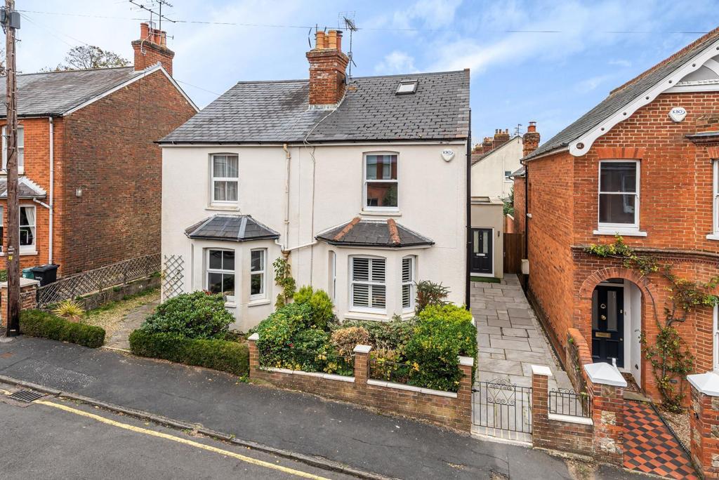 Wykeham Road, Farnham, GU9 4 bed semidetached house £699,950