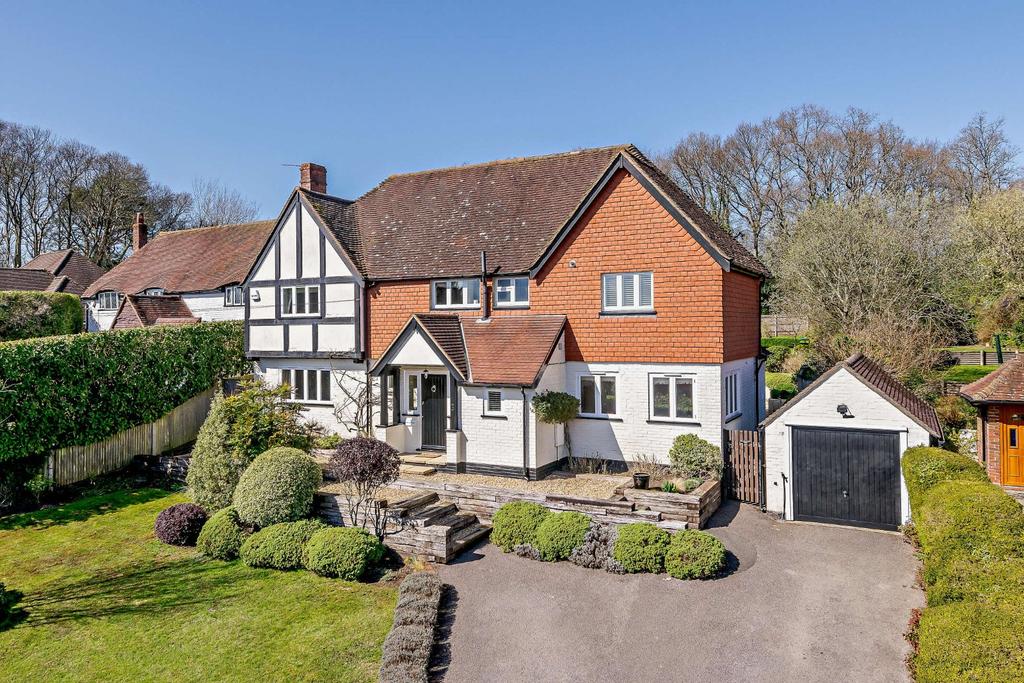 Pine View Close, Haslemere 4 bed detached house £1,250,000