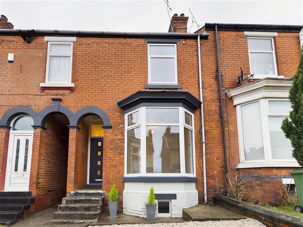 Spring Bank Road, Chesterfield, S40 1NL 3 bed terraced house £850 pcm