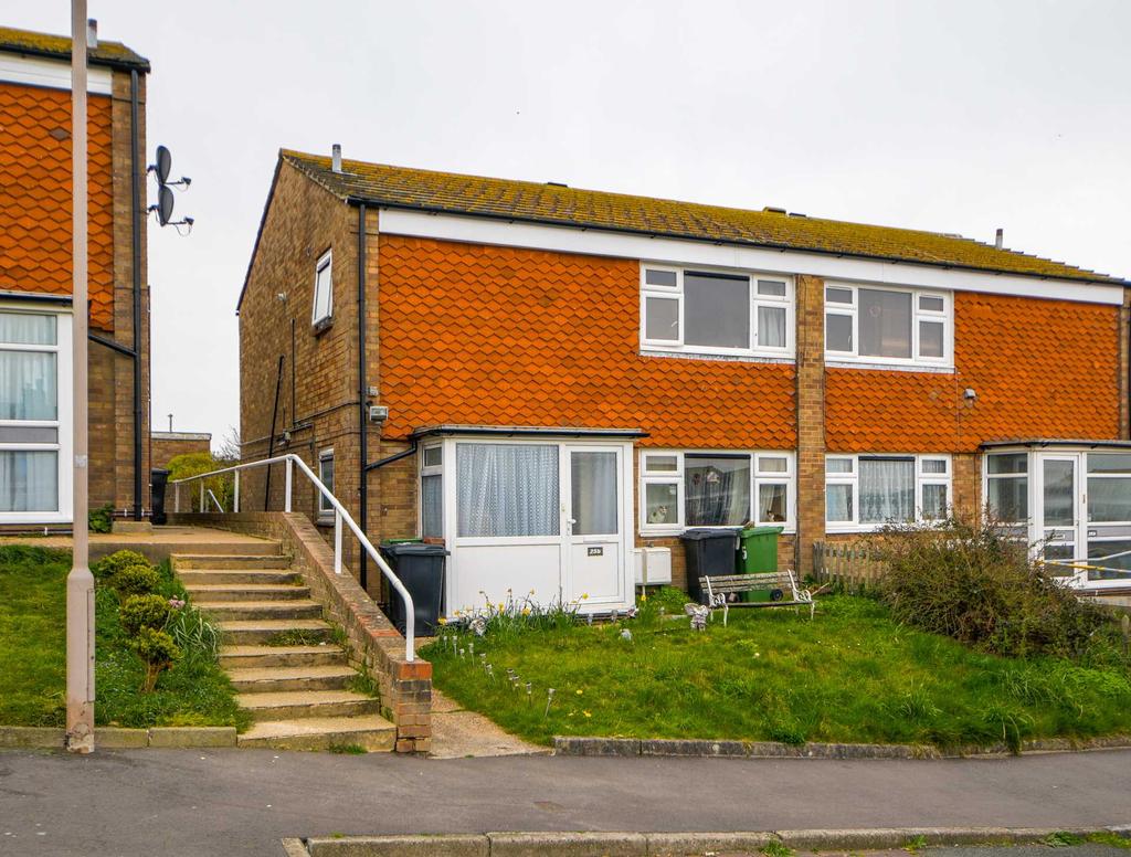 Tenterden Close, Eastbourne. 1 bed flat £129,950