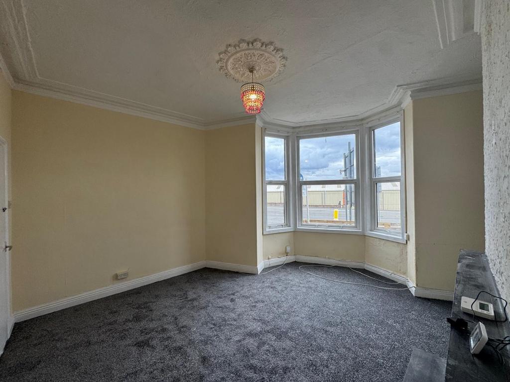 House in Leeds, West Yorkshire - View 3