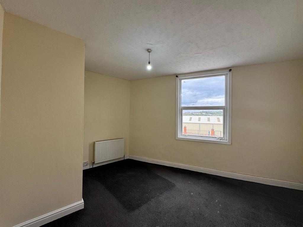 House in Leeds, West Yorkshire - View 4