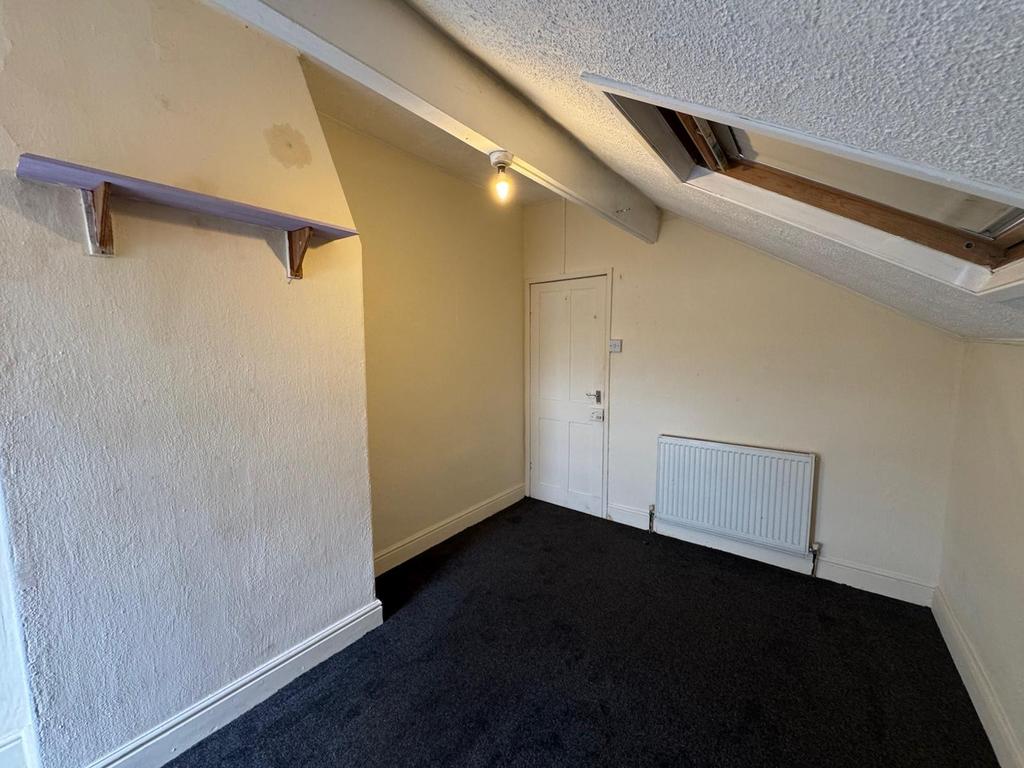 House in Leeds, West Yorkshire - View 5