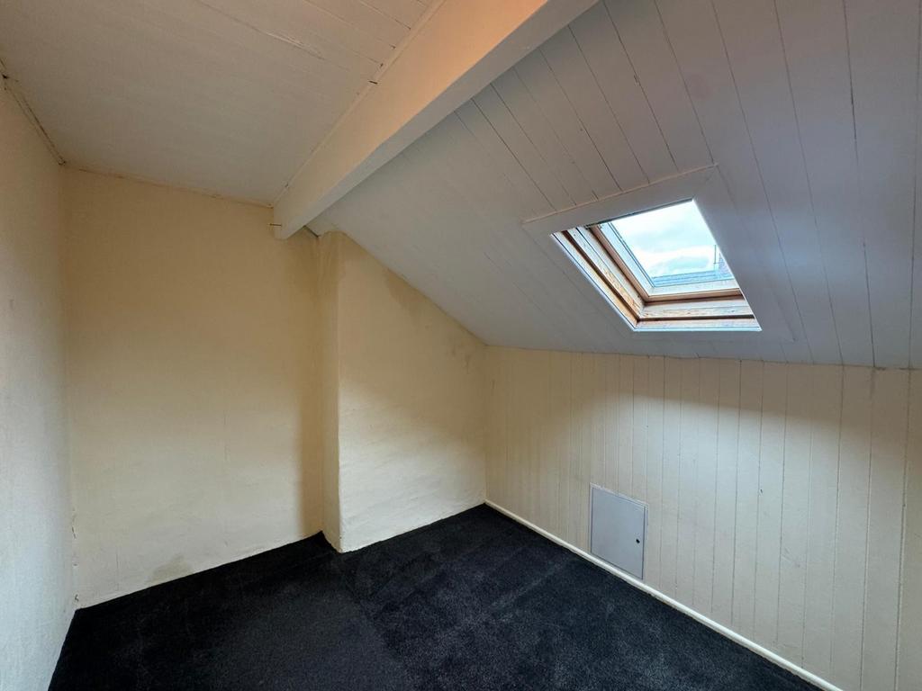 House in Leeds, West Yorkshire - More
