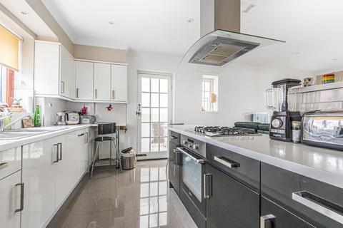 19 Barnfield Gardens, Kingston Upon Thames, KT2 5RH