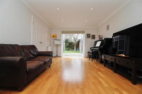 16 Brettenham Crescent, Ipswich, IP4 2UB