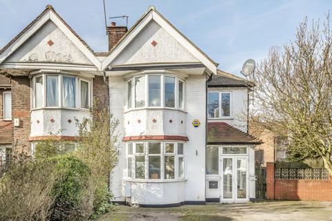 28 Tangle Tree Close, London, N3 2TR