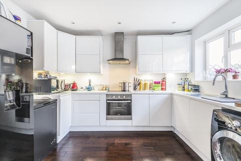 28 Tangle Tree Close, London, N3 2TR