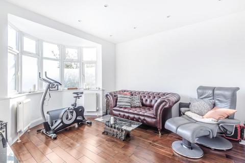 28 Tangle Tree Close, London, N3 2TR