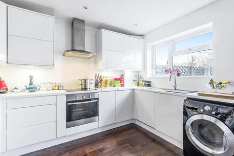 28 Tangle Tree Close, London, N3 2TR