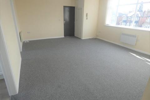 3 bedroom flat to rent, Middleton Road, Manchester, M8