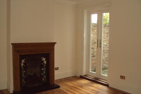 3 bedroom end of terrace house to rent, Mildmay Road, Chelmsford CM2
