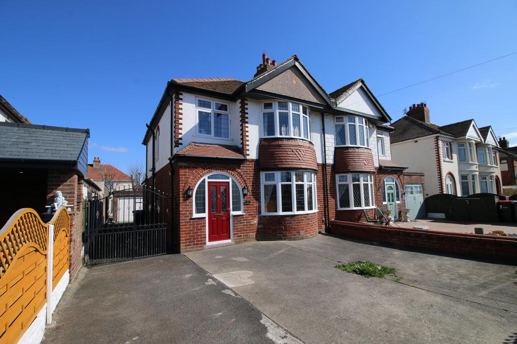 Kendal Avenue, ThorntonCleveleys, FY5 3 bed semidetached house £175,000