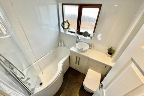 42 Alexander Fleming Avenue, KA25 6HA