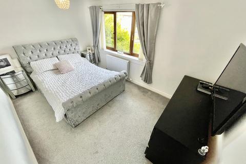 42 Alexander Fleming Avenue, KA25 6HA