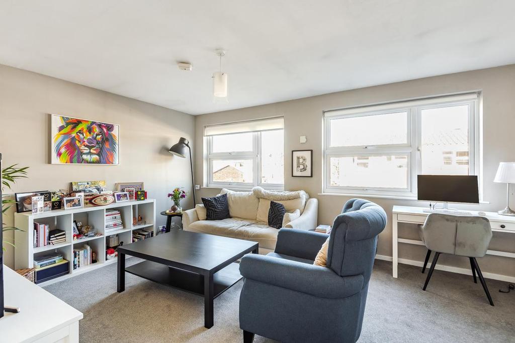 Larch Close, Balham 2 bed flat £425,000