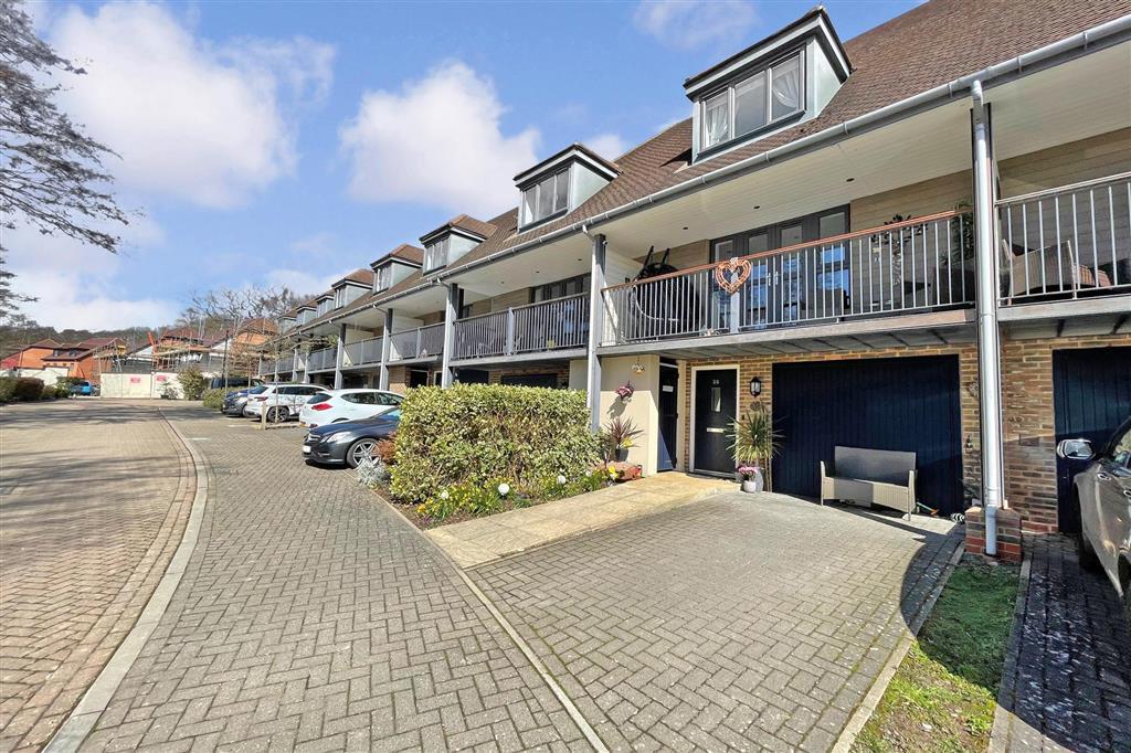 Sunnyside Close, East Grinstead, West Sussex 3 bed townhouse £450,000