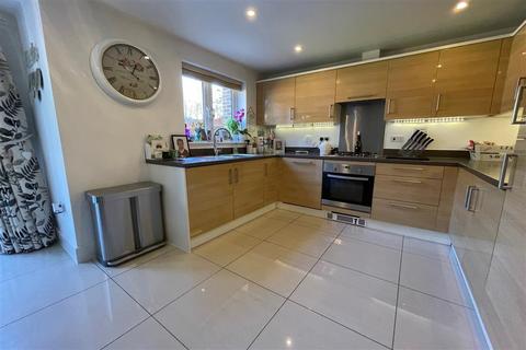 25 Sunnyside Close, East Grinstead, RH19 4QW