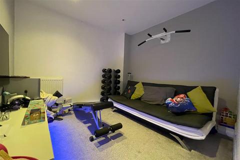 25 Sunnyside Close, East Grinstead, RH19 4QW