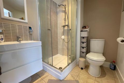 25 Sunnyside Close, East Grinstead, RH19 4QW