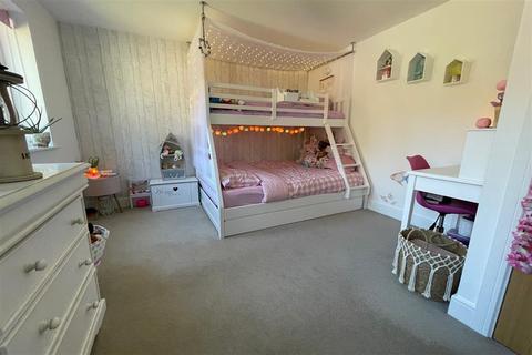 25 Sunnyside Close, East Grinstead, RH19 4QW