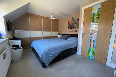 25 Sunnyside Close, East Grinstead, RH19 4QW