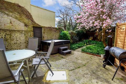 Flat 8, 17 Broadwater Road, Worthing, BN14 8AD