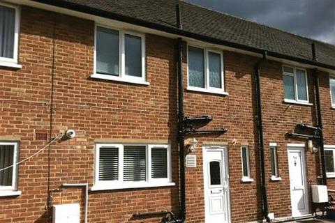 3 bedroom flat to rent, Packhorse Road, Gerrards Cross, Buckinghamshire