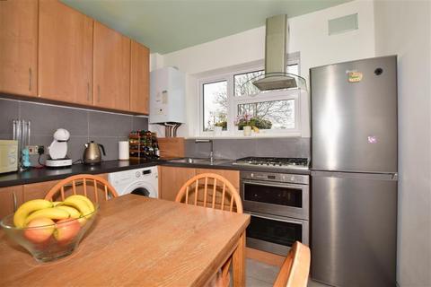 23 Ryebridge Close, Leatherhead, KT22 7QH