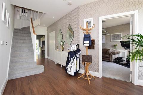 7 Kestrel Grove, Whitfield, Dover, CT16 3FT