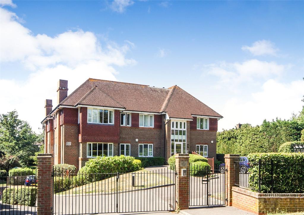 Belmore Lane, Lymington, Hampshire, SO41 2 bed apartment £410,000