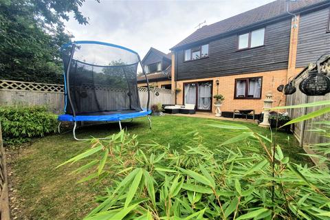 14 Kingsley Drive, Marlow, SL7 3QR