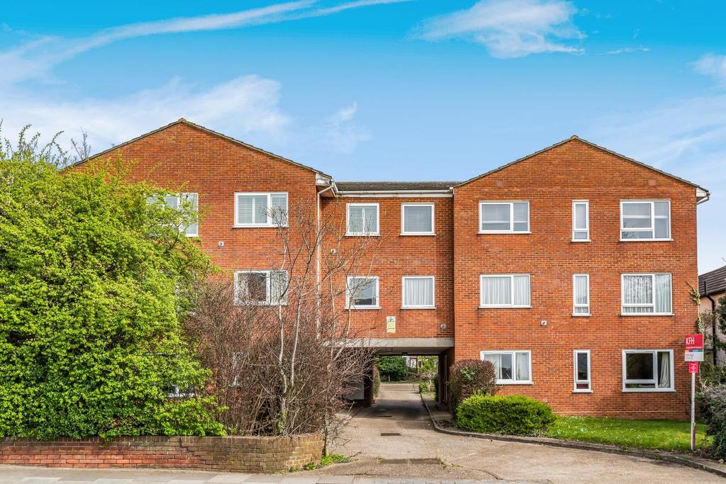 Grand Drive, Raynes Park 2 bed flat £400,000