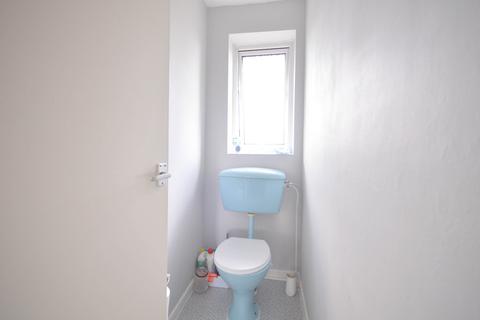 18 Walnut Close, Nuneaton, CV10 0JB