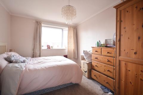 18 Walnut Close, Nuneaton, CV10 0JB