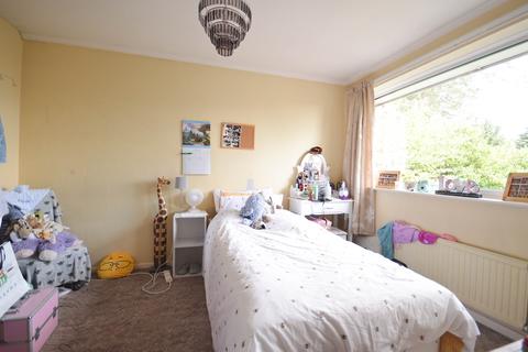 18 Walnut Close, Nuneaton, CV10 0JB